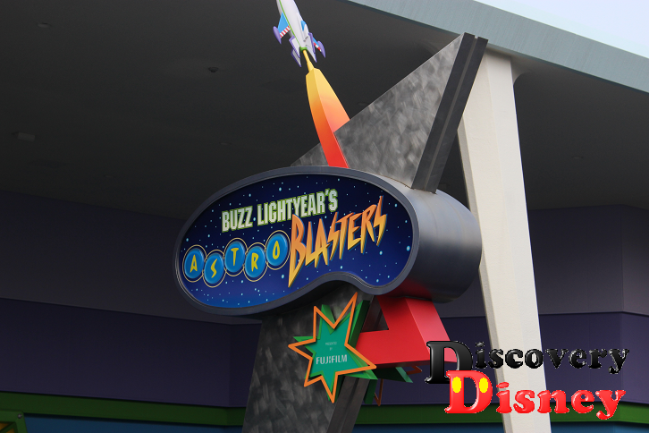 バズ ライトイヤーのアストロブラスター 混雑対策と雑学 Discovery Disney